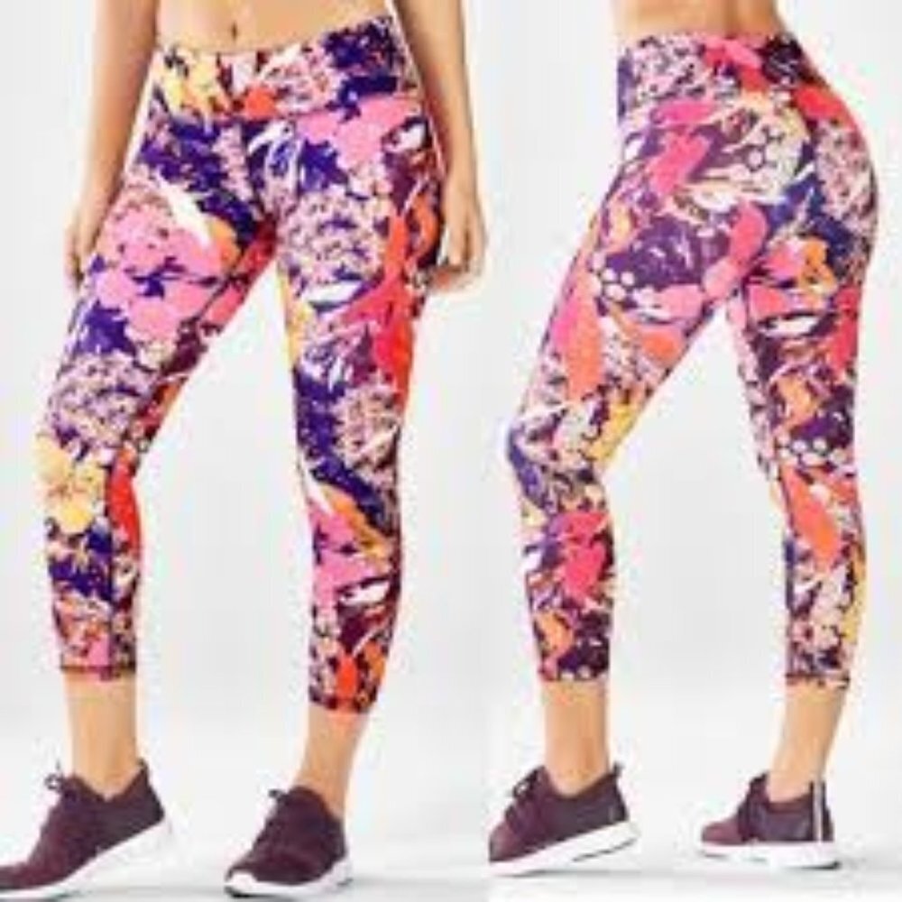 Fabletics Medium Pink/Purple Floral Yoga Capris 1510254
